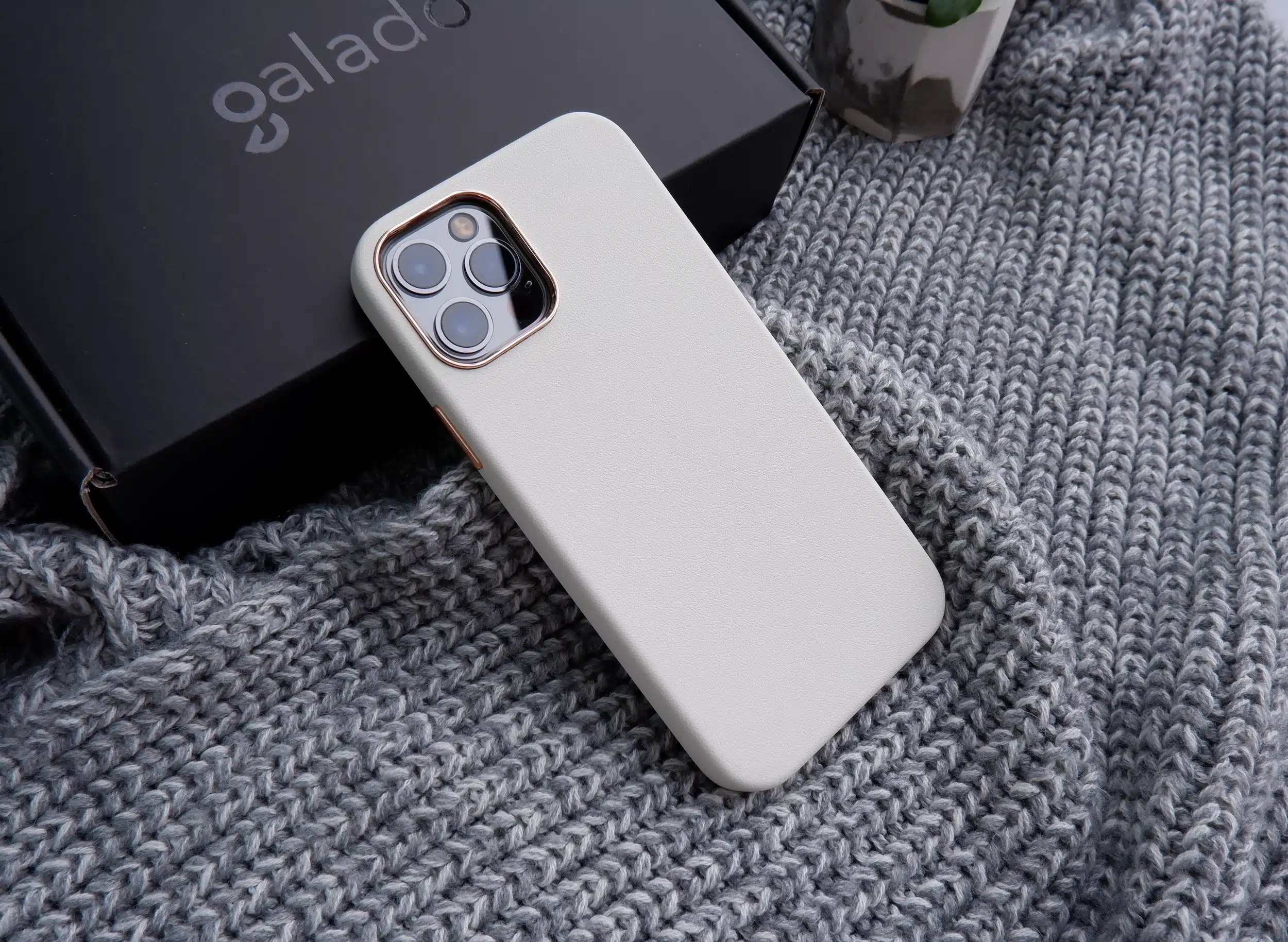 Nomad Leather phone case - GALADO Malaysia