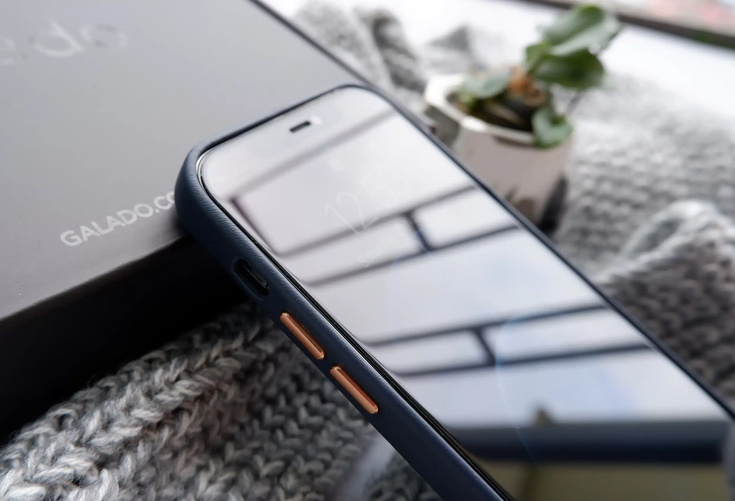 Nomad Leather phone case - GALADO Malaysia