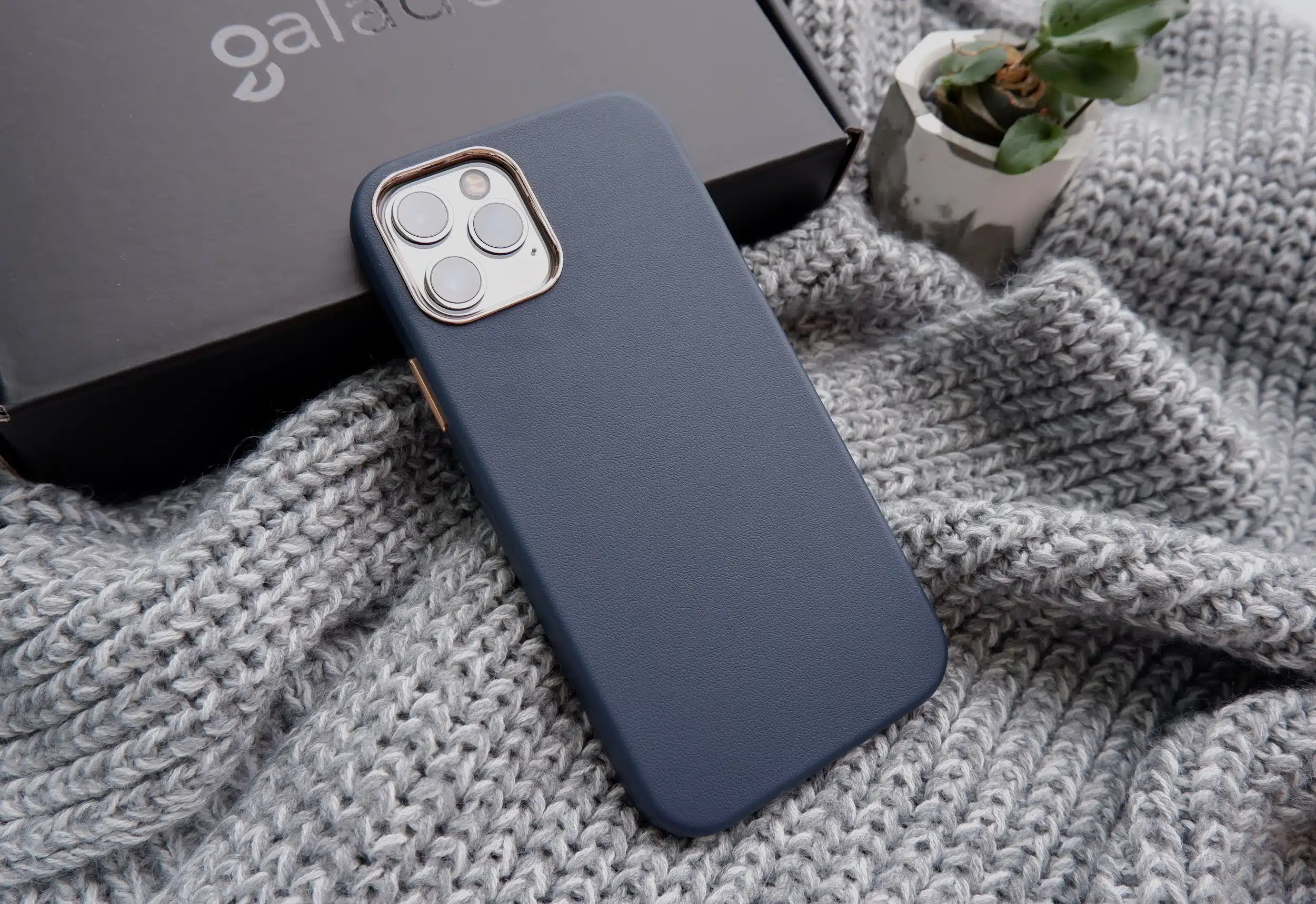 Nomad Leather phone case - GALADO Malaysia