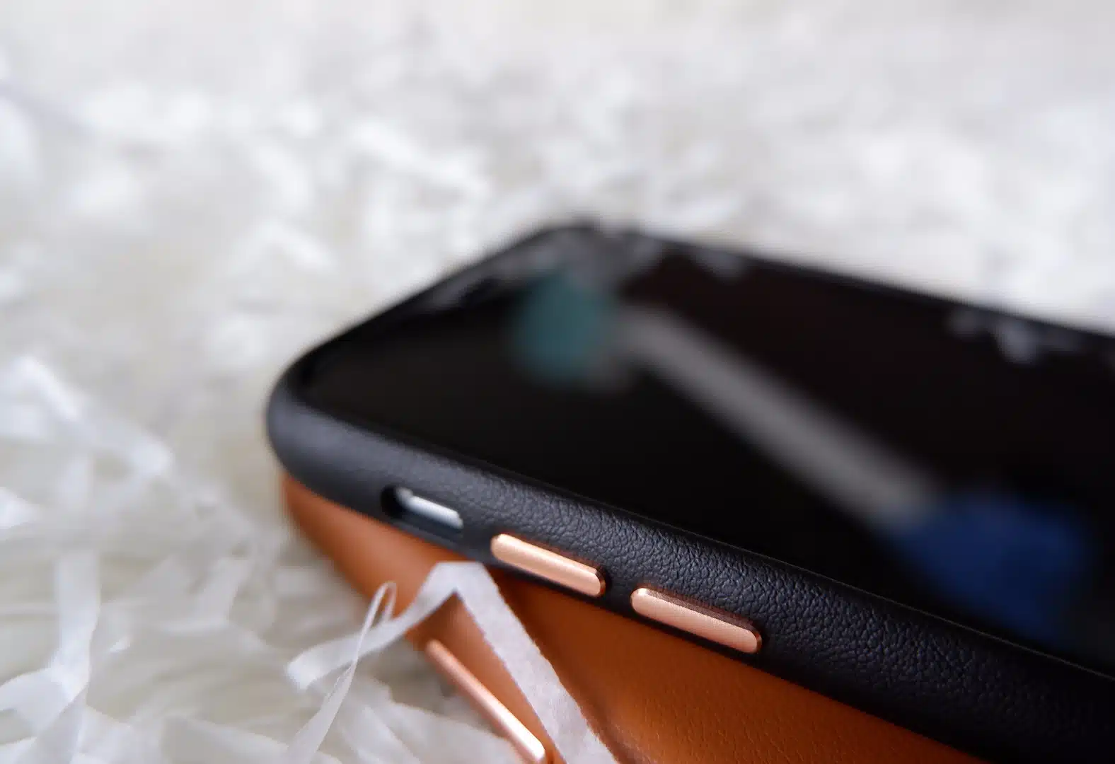 Nomad Leather phone case - GALADO Malaysia