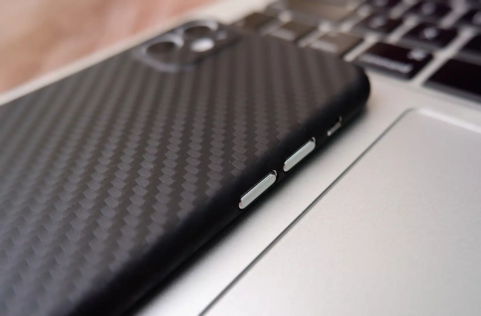 Carbono Sleek phone case - GALADO Malaysia
