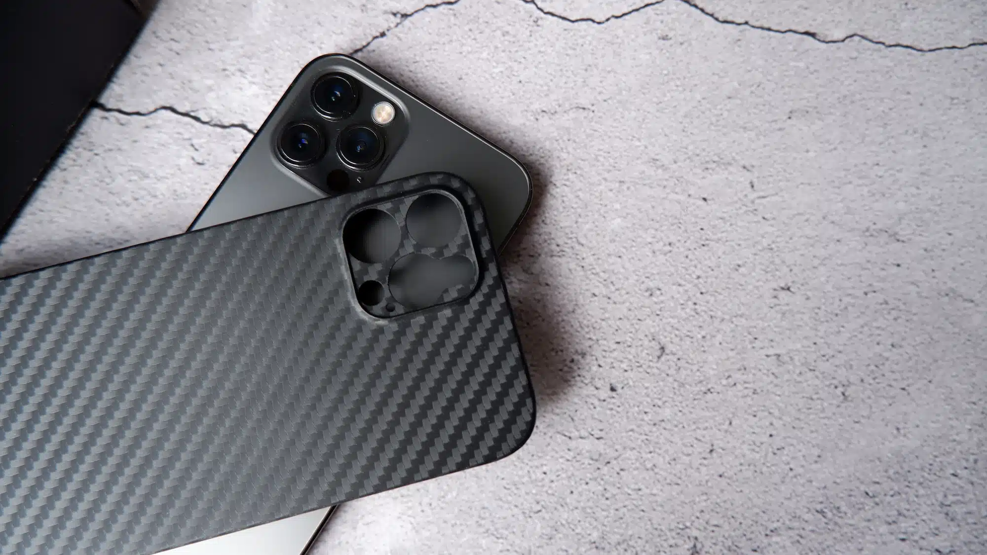 Carbono Sleek phone case - GALADO Malaysia