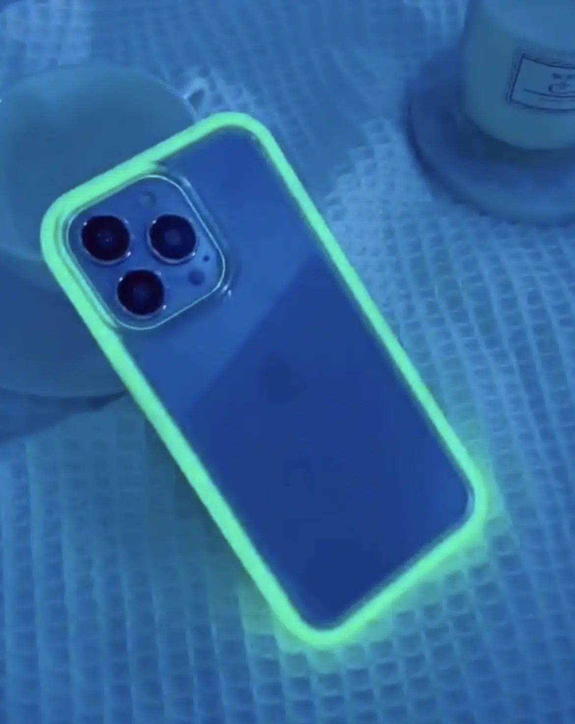 Meta Glow phone case - GALADO Malaysia