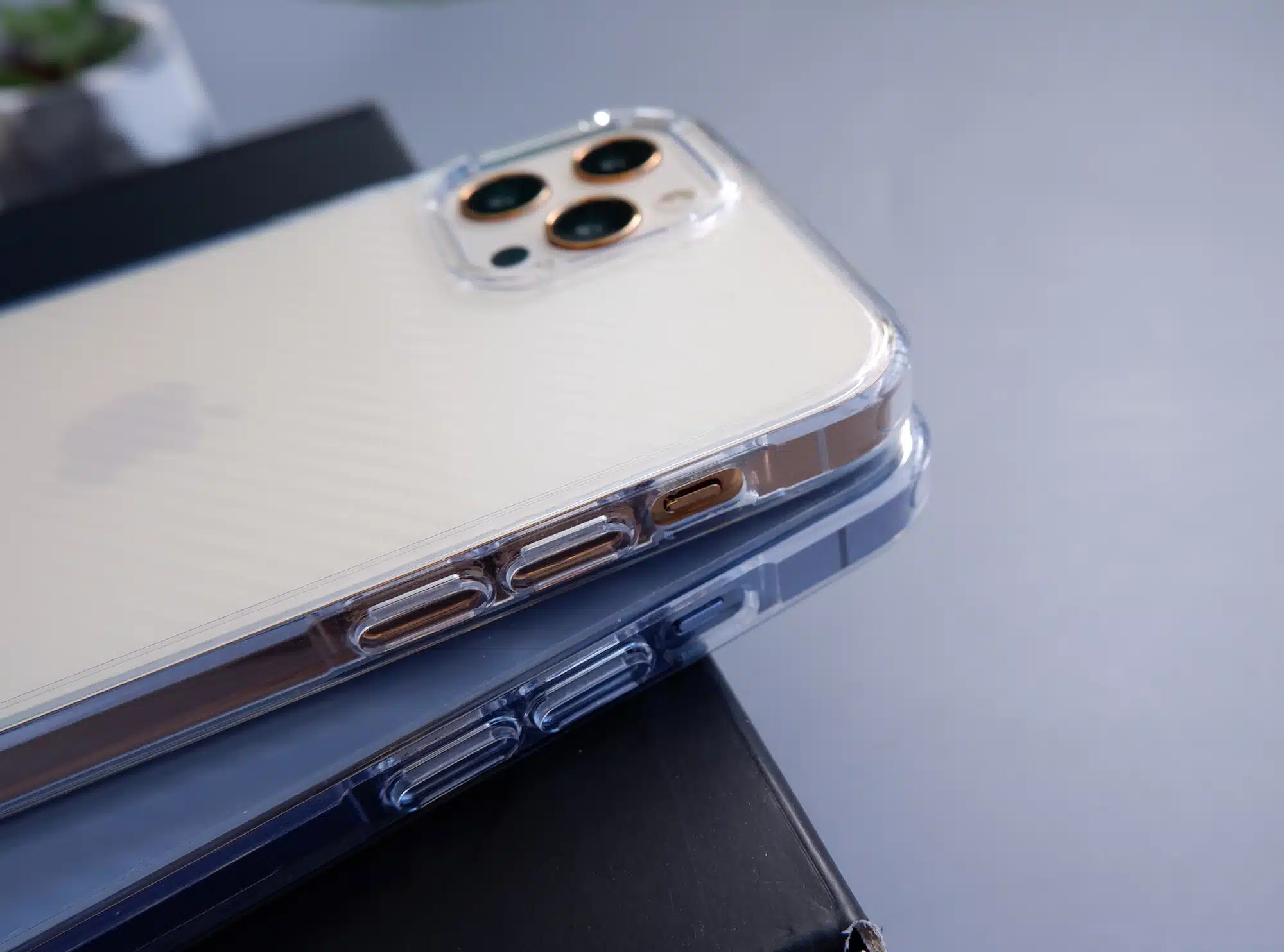 Carbon Crystal phone case - GALADO Malaysia