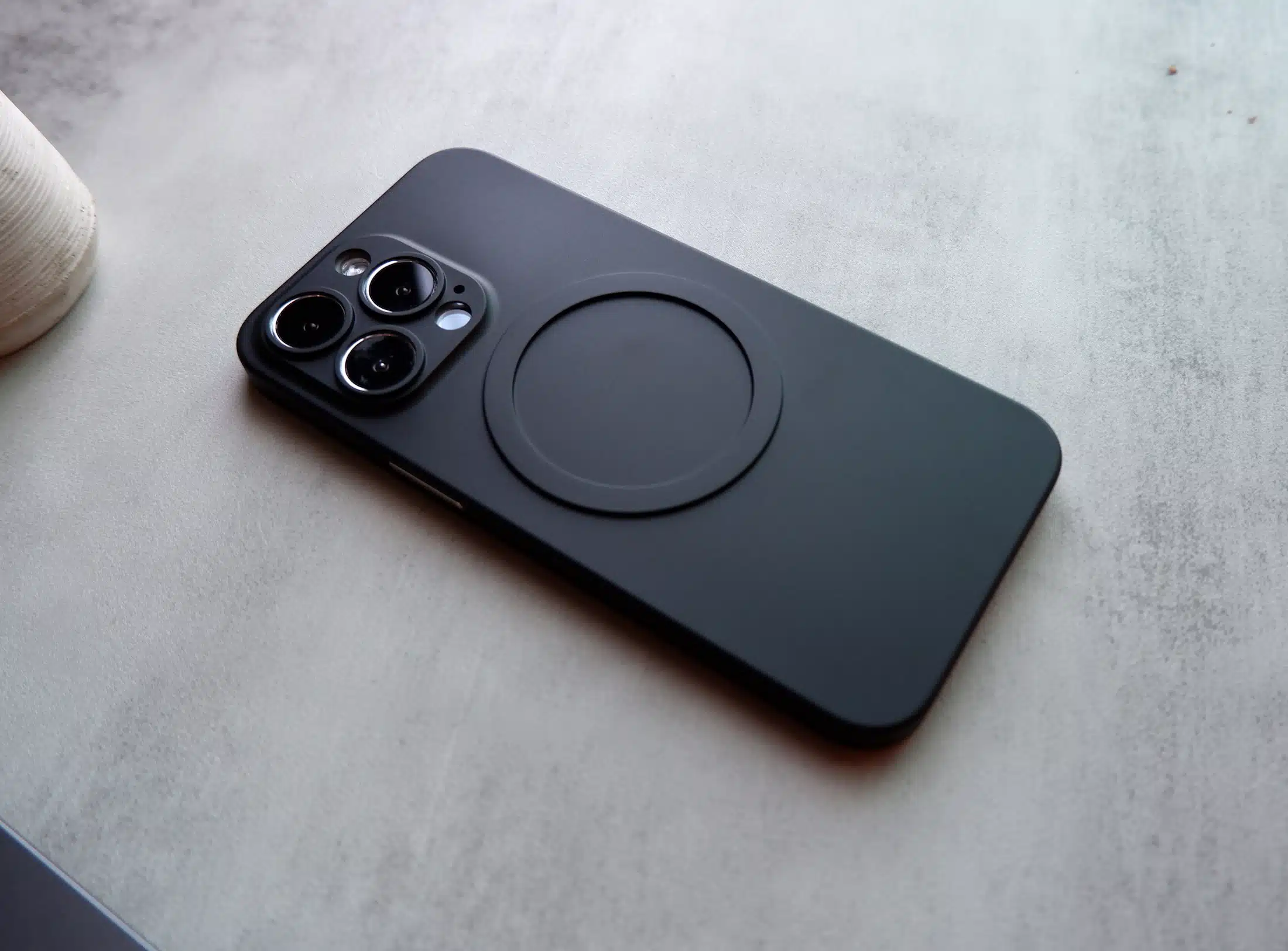 Sleek MagSafe phone case - GALADO Malaysia