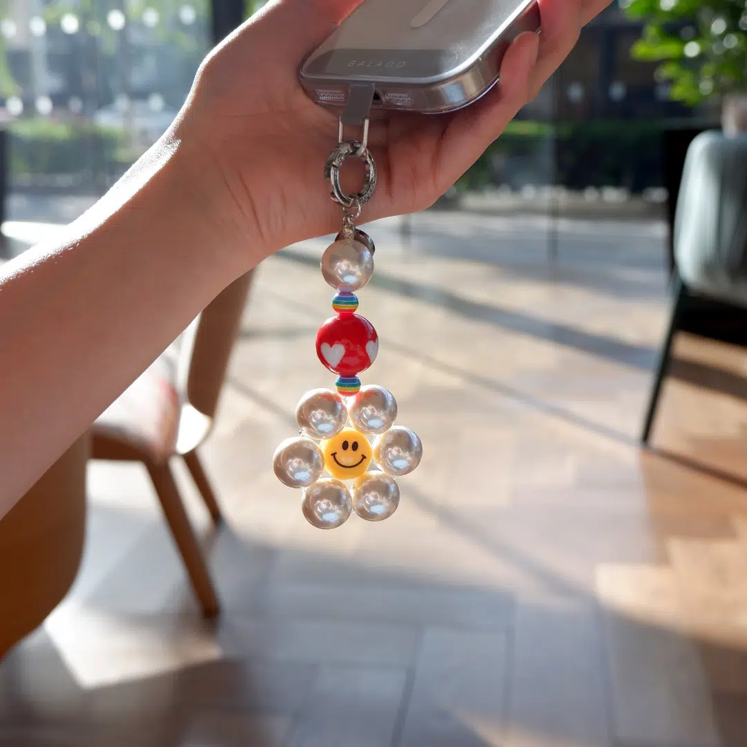 Happy Pearly Daisy Phone Charm - GALADO Malaysia