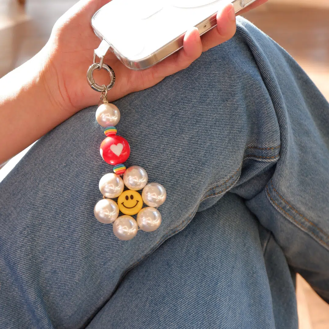 Happy Pearly Daisy Phone Charm - GALADO Malaysia