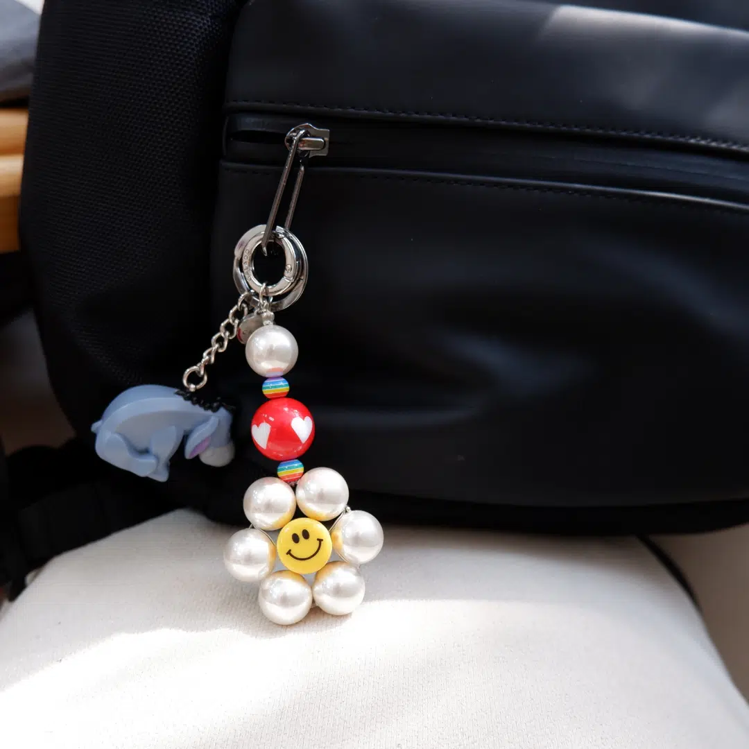 Happy Pearly Daisy Phone Charm - GALADO Malaysia