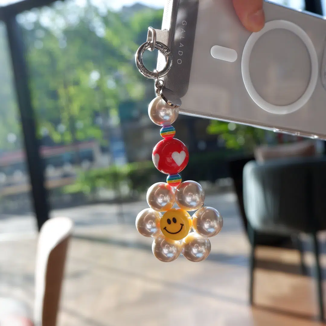 Happy Pearly Daisy Phone Charm - GALADO Malaysia