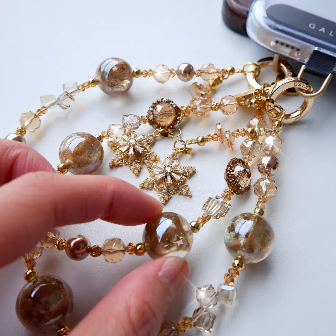 Enchanting Snow Phone Charm - GALADO Malaysia
