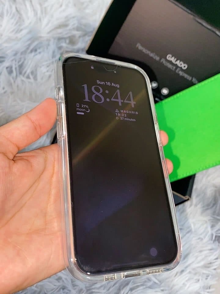 Clear Guard (Clear MagSafe) photo review