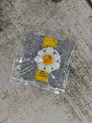 Silly Daisy MagSafe Phone Grip photo review