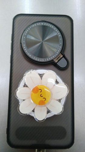 Silly Daisy MagSafe Phone Grip photo review