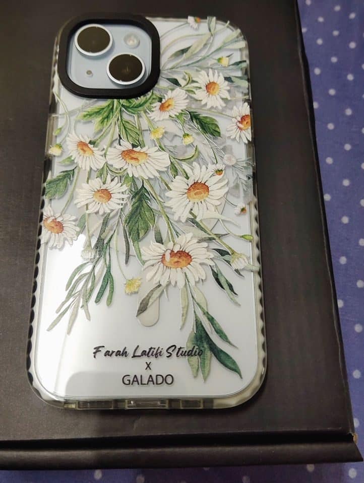 Farah Latifi - Daisies photo review