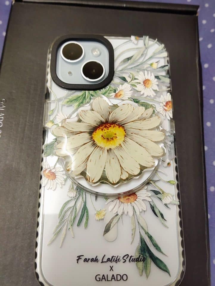 Farah Latifi - Blush Cosmos MagSafe Phone Grip photo review