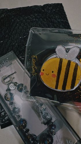 Happy Bee MagSafe Phone Grip photo review