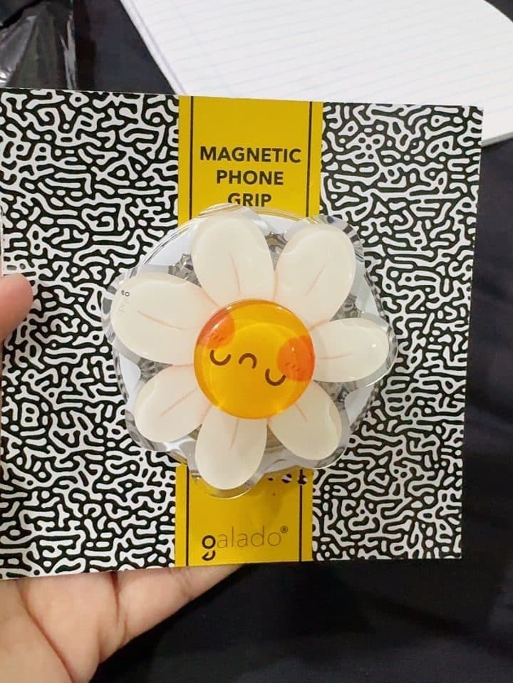 Silly Daisy MagSafe Phone Grip photo review