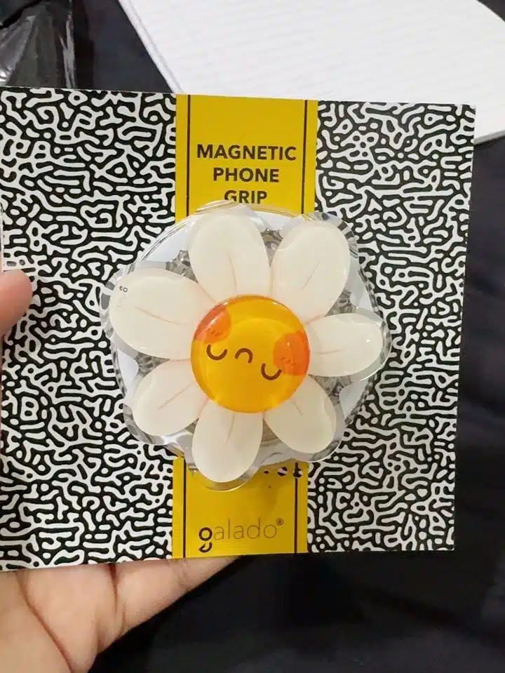 Silly Daisy MagSafe Phone Grip photo review
