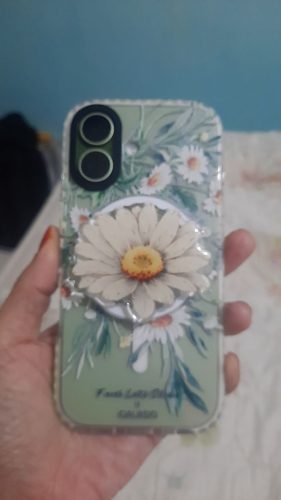 Farah Latifi - Daisies photo review