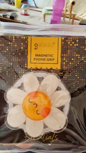 Silly Daisy MagSafe Phone Grip photo review