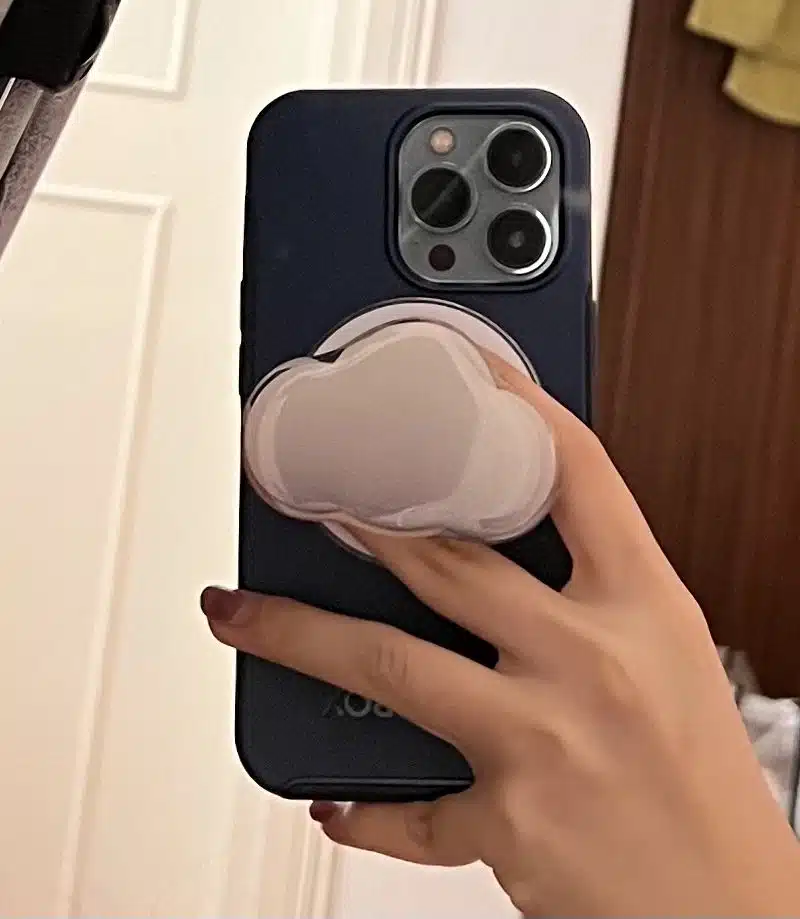 Cloud MagSafe Phone Grip photo review